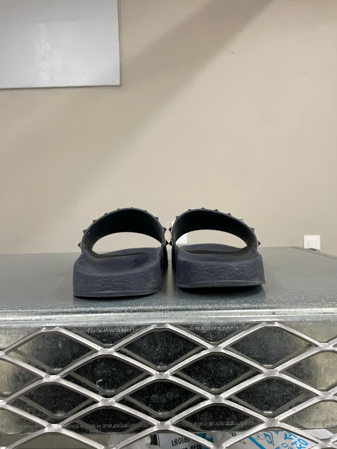 발렌티노 락스터드 러버 슬라이드 EU42 (gr-3999) 상품이미지3