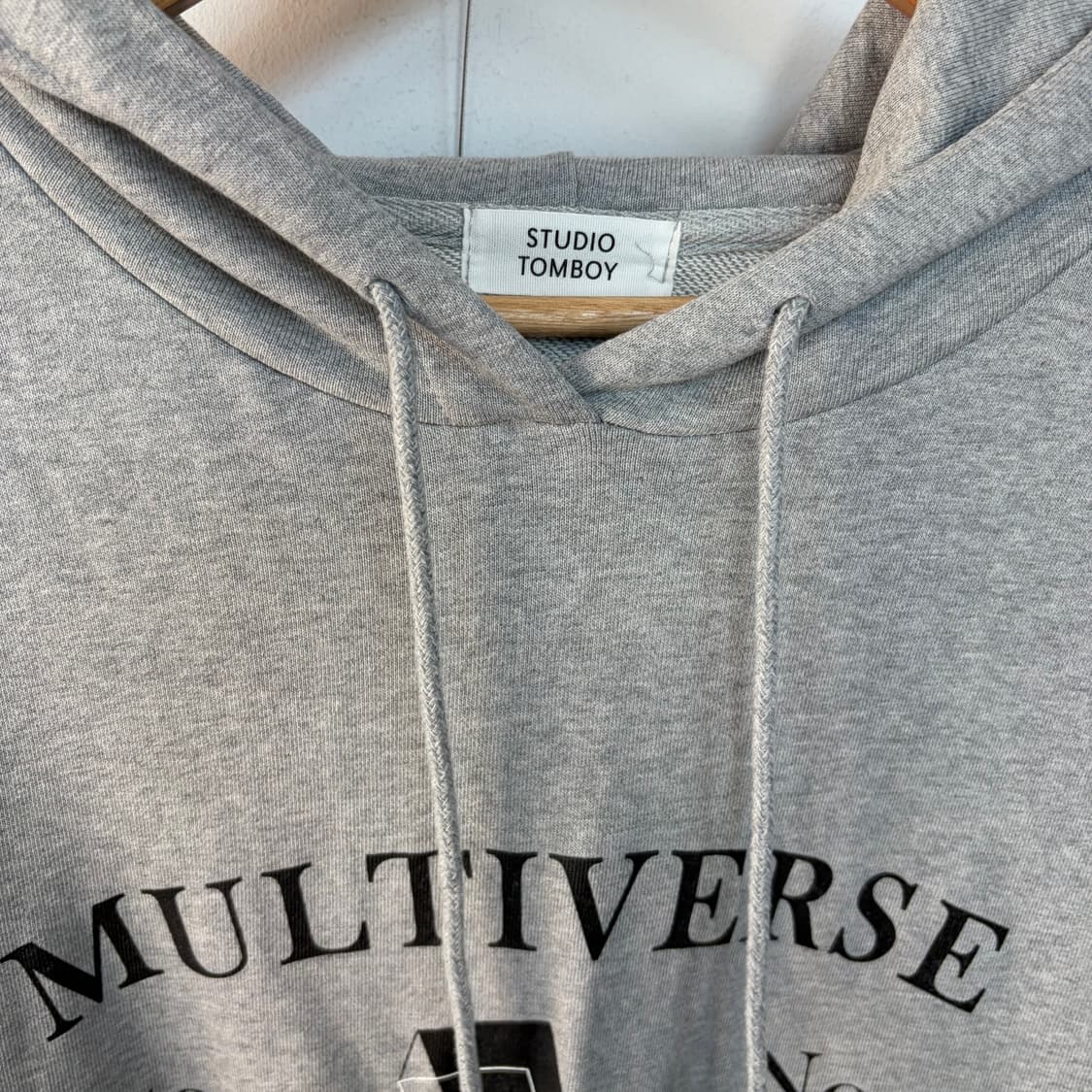 스튜디오 톰보이 회색 프린팅 후드티 상품이미지2