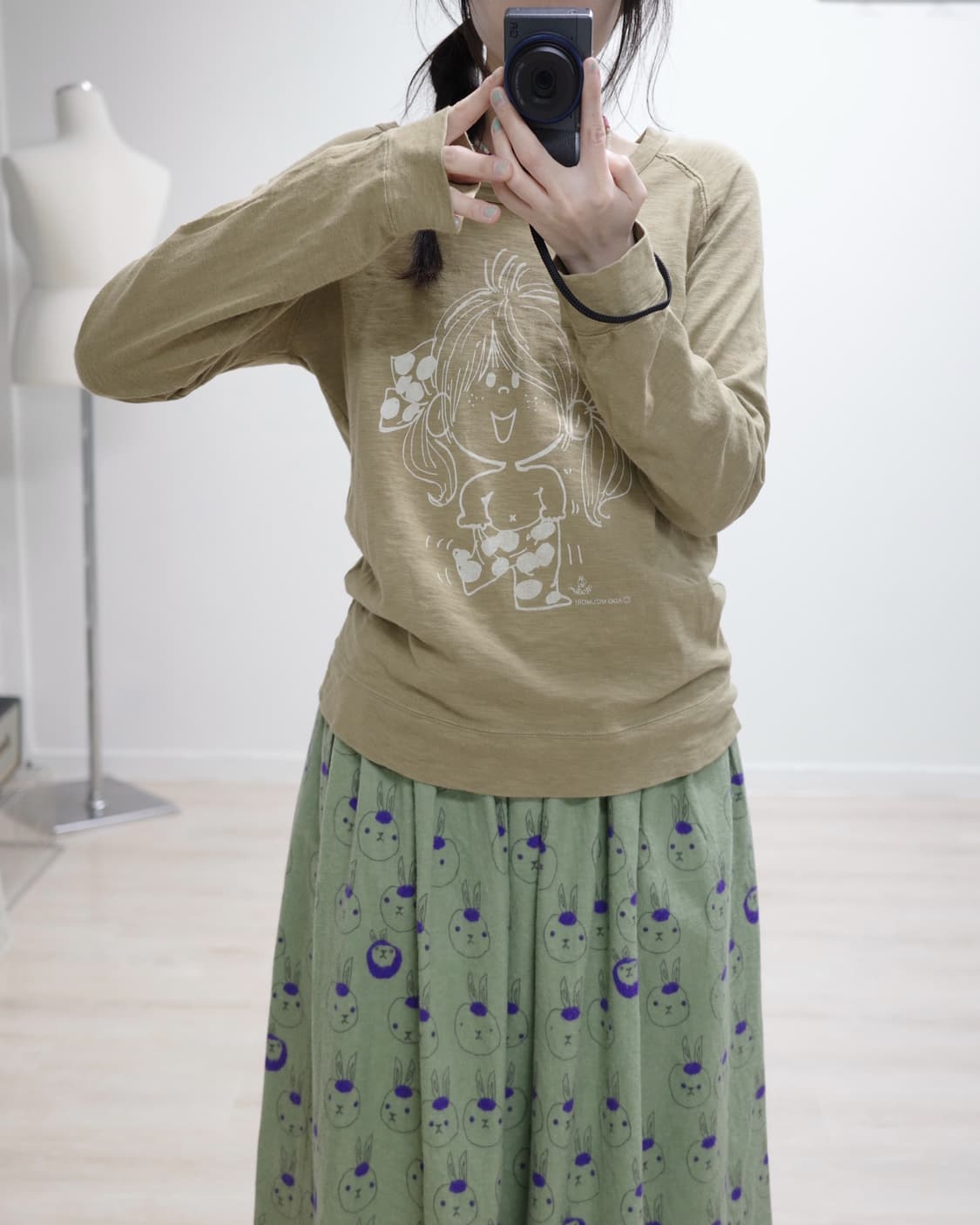  Ado Mizumori brown T-shirt 상품이미지6