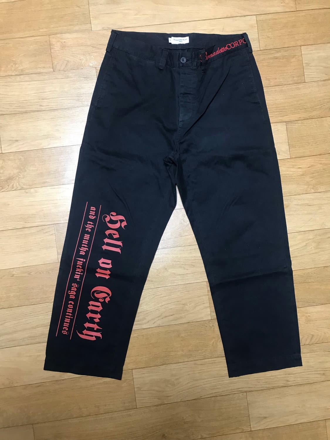 32)슈프림 x 베르나데트 코퍼레이션 올드 잉글리쉬 치노 팬츠 상품이미지2