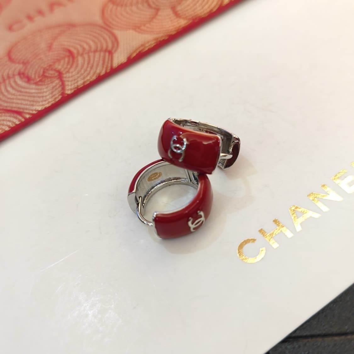 빈티지 샤넬 레드 원터치 이어링 상품이미지2