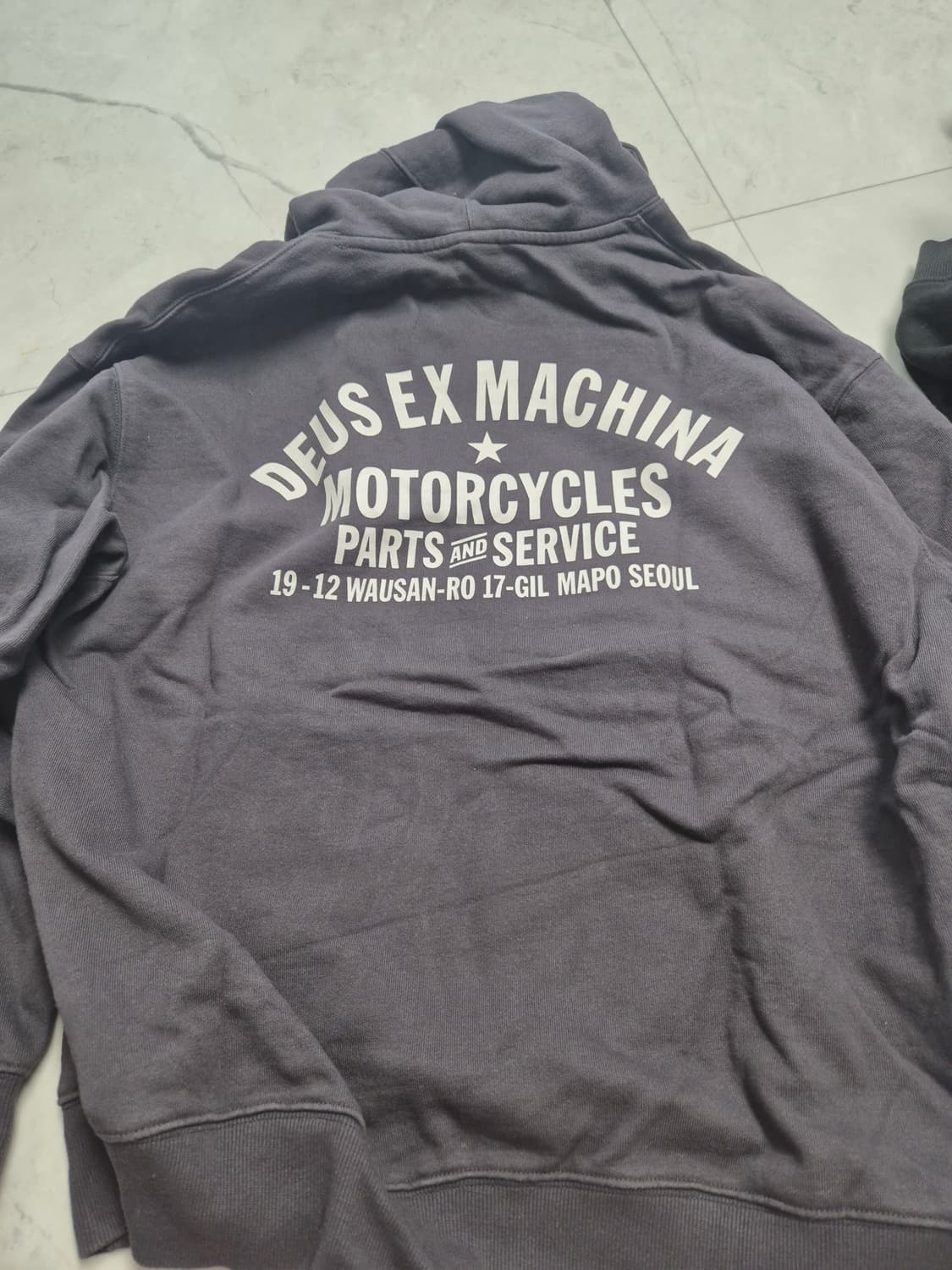 데우스 후드티 s 판매합니다 상품이미지2