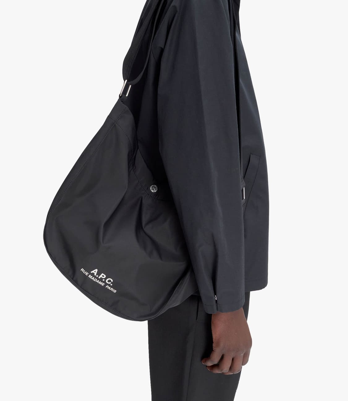 (새상품60%할인)APC 아페쎄 정품 남녀공용 저널 숄더백 나일론 블랙 상품이미지1