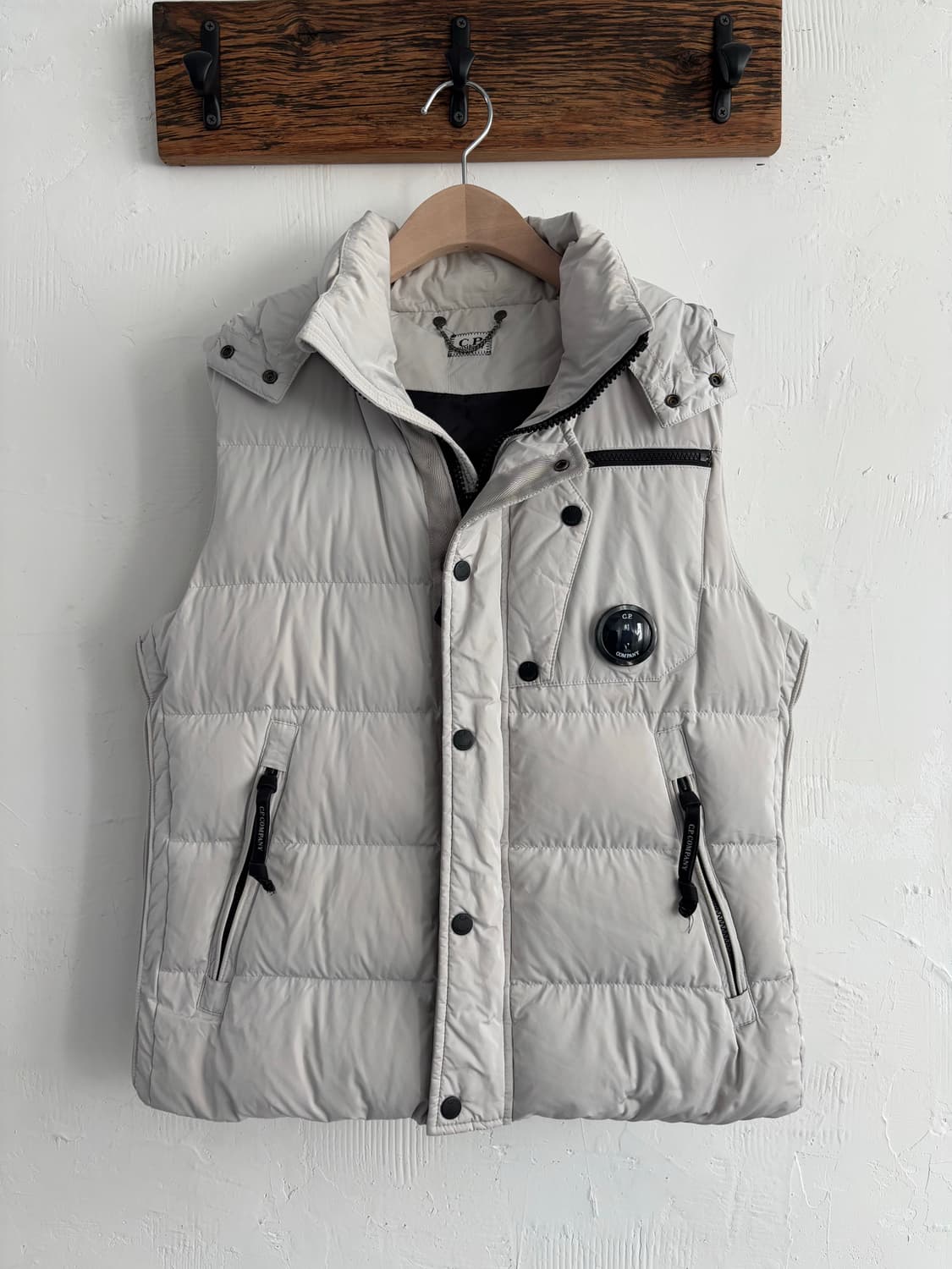 CP 컴퍼니 그레이 고글 구스다운 베스트 상품이미지1