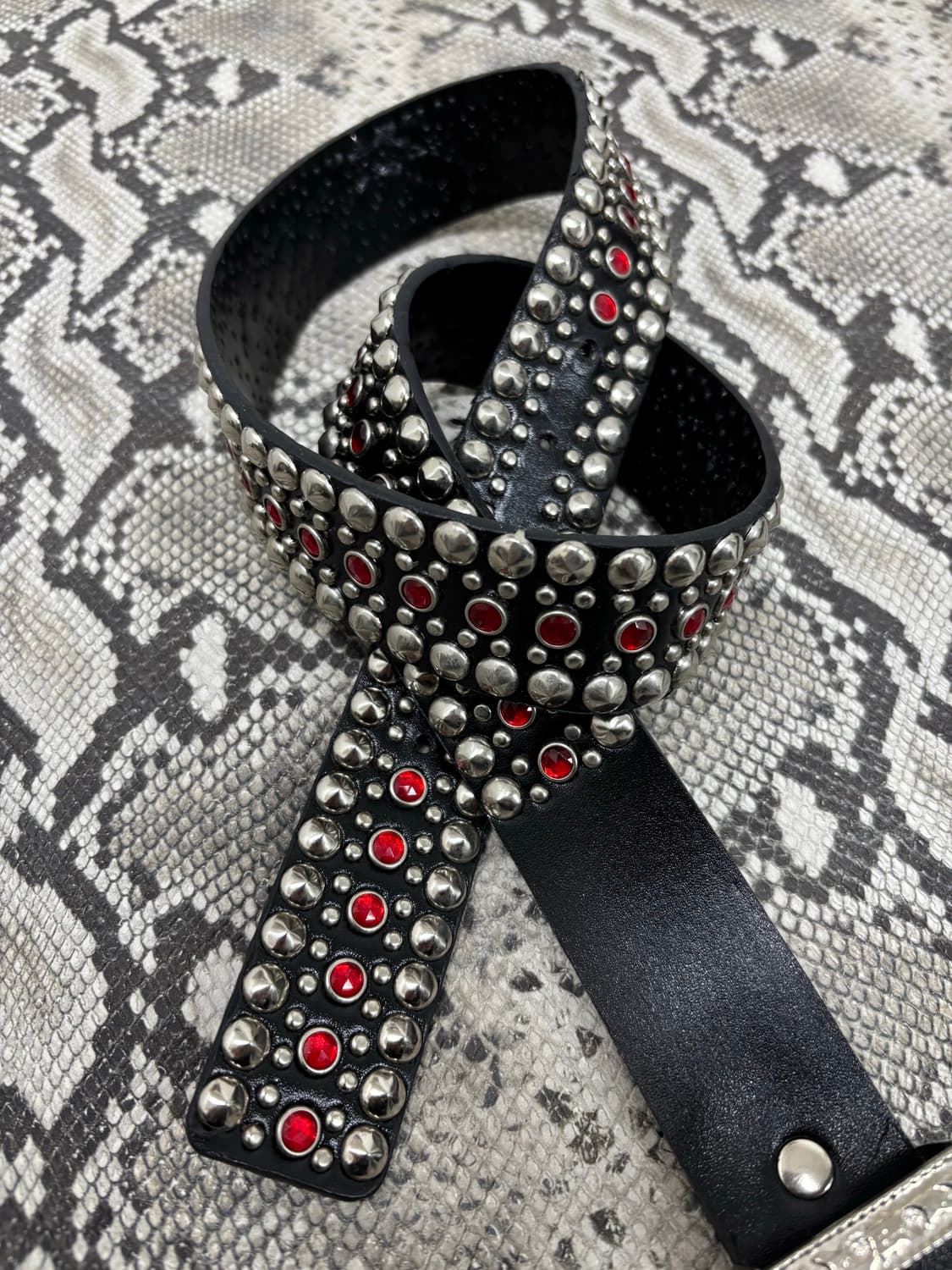 [ACC]Red Cubic&Stud Detail Belt 상품이미지3