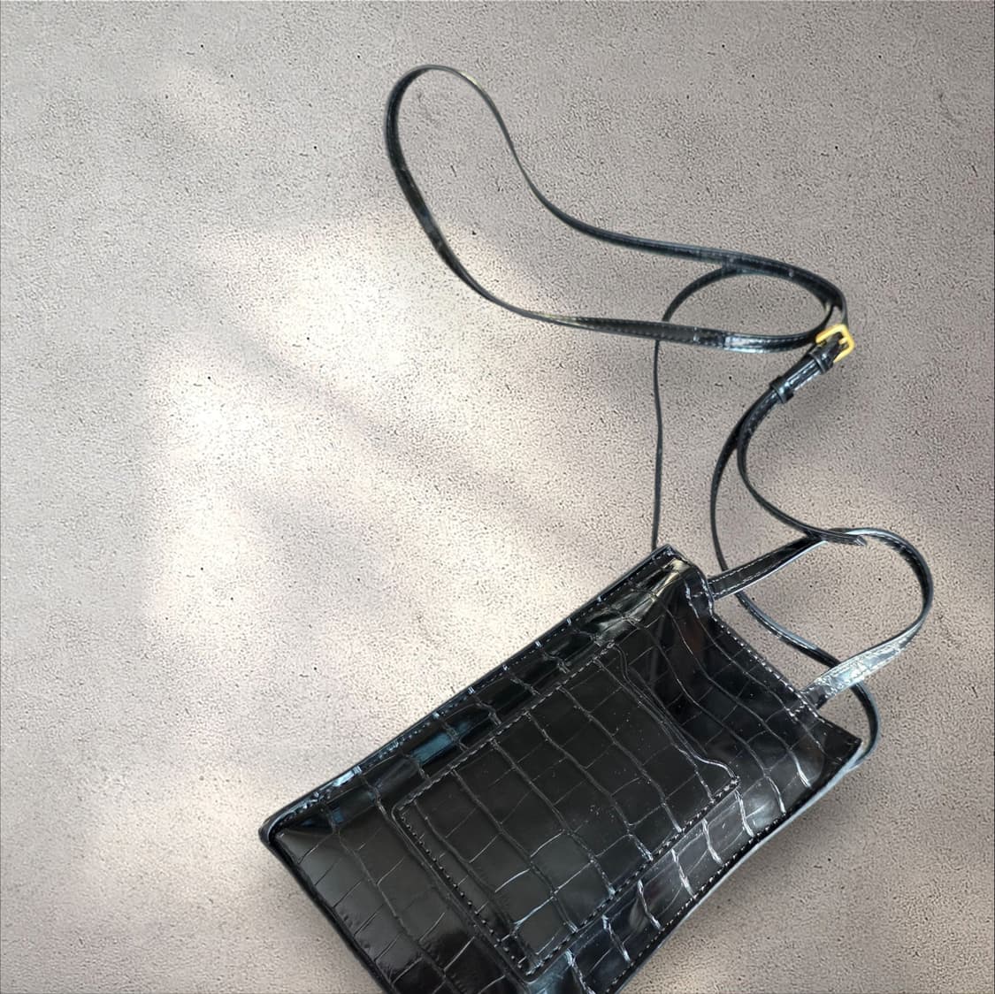 여러분도 이런 귀요미 좋아하시나요?헤지스 크로커 엠보 미니 크로스백 블랙 상품이미지2