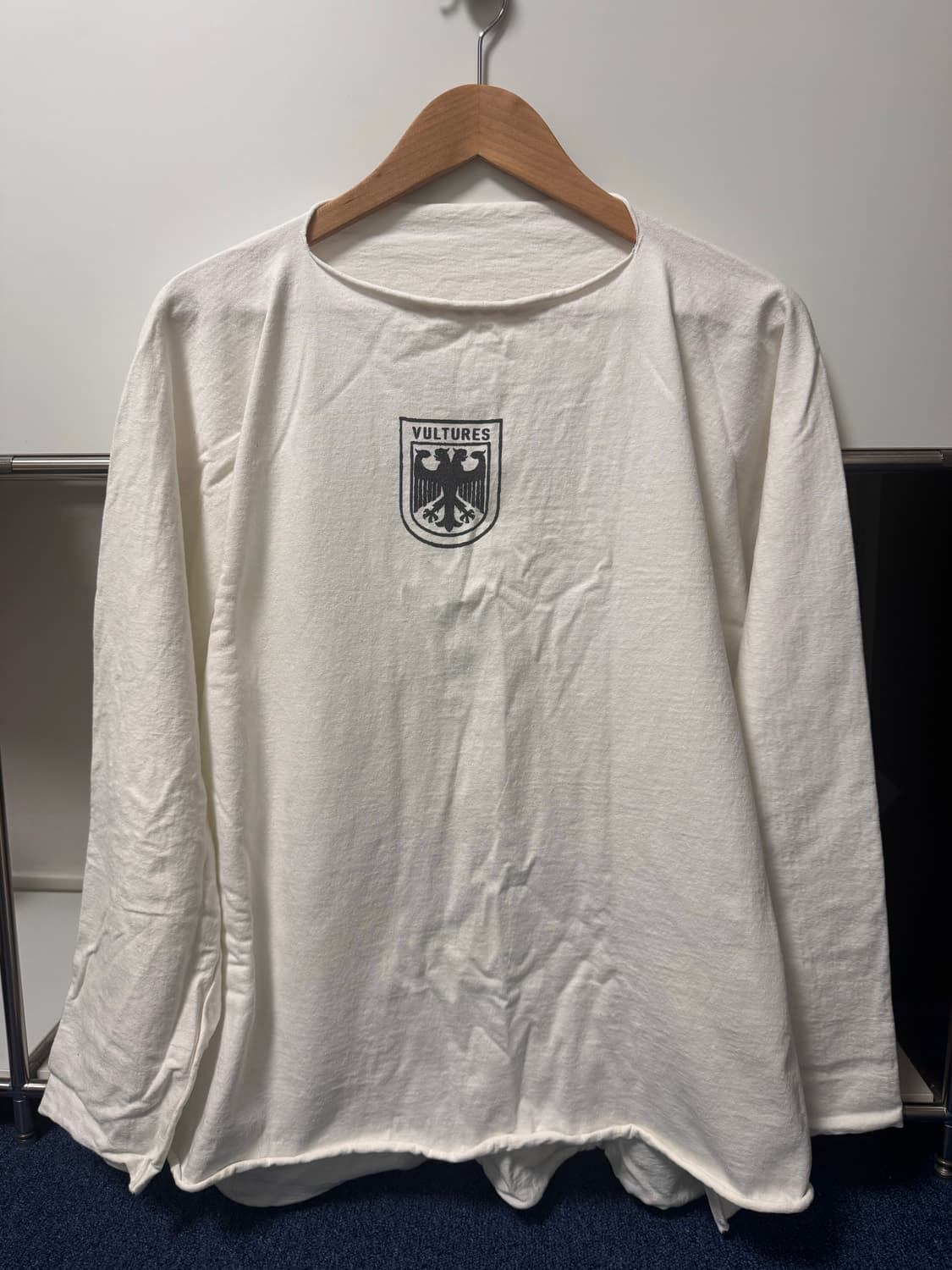 이지 벌쳐스 veltures 머천 롱슬리브 화이트 상품이미지1