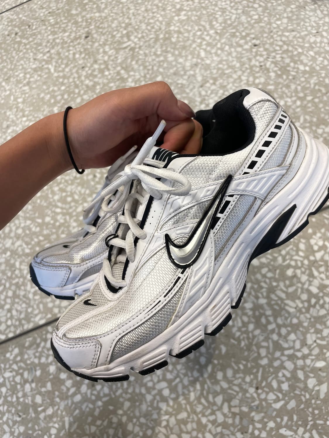 Nike Initiator white black 상품이미지7