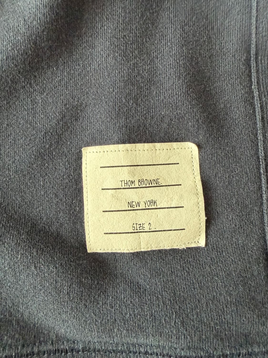 [S급/24SS]톰브라운 사선완장 네이비 맨투맨 2사이즈 상품이미지2