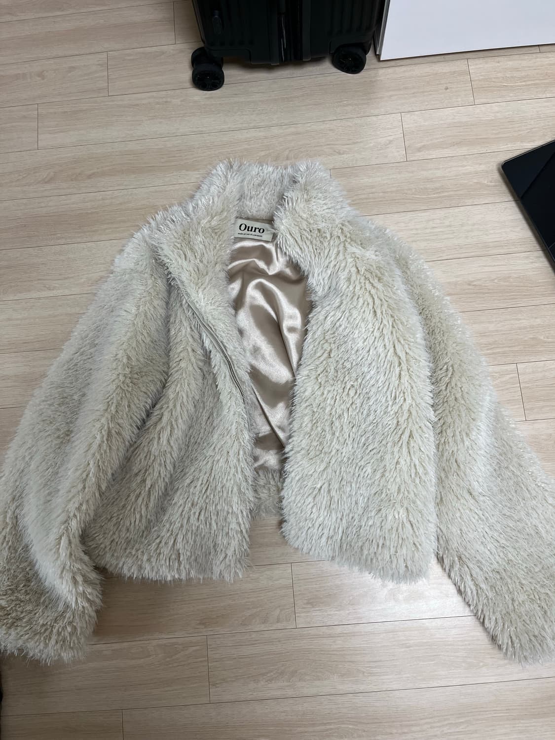아우로 FUR ZIP-UP 무스탕 CREAM 상품이미지3