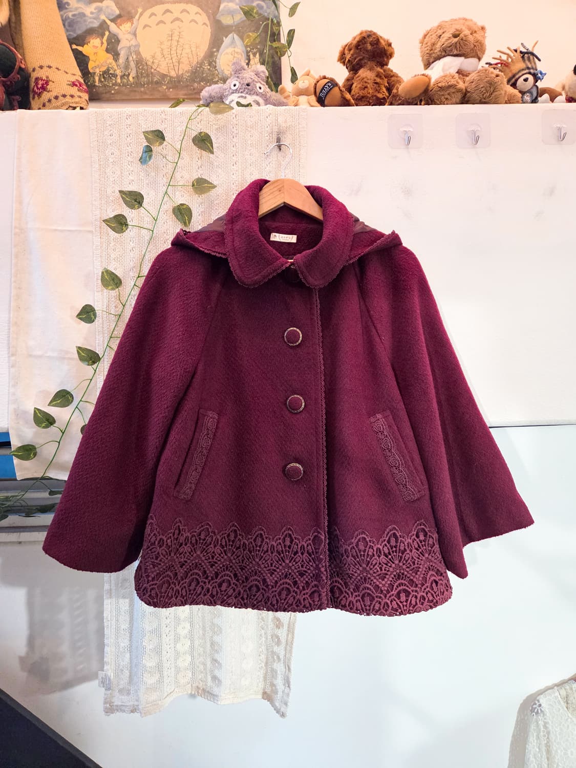 axes femme 버건디 케이프핏 코트 상품이미지1