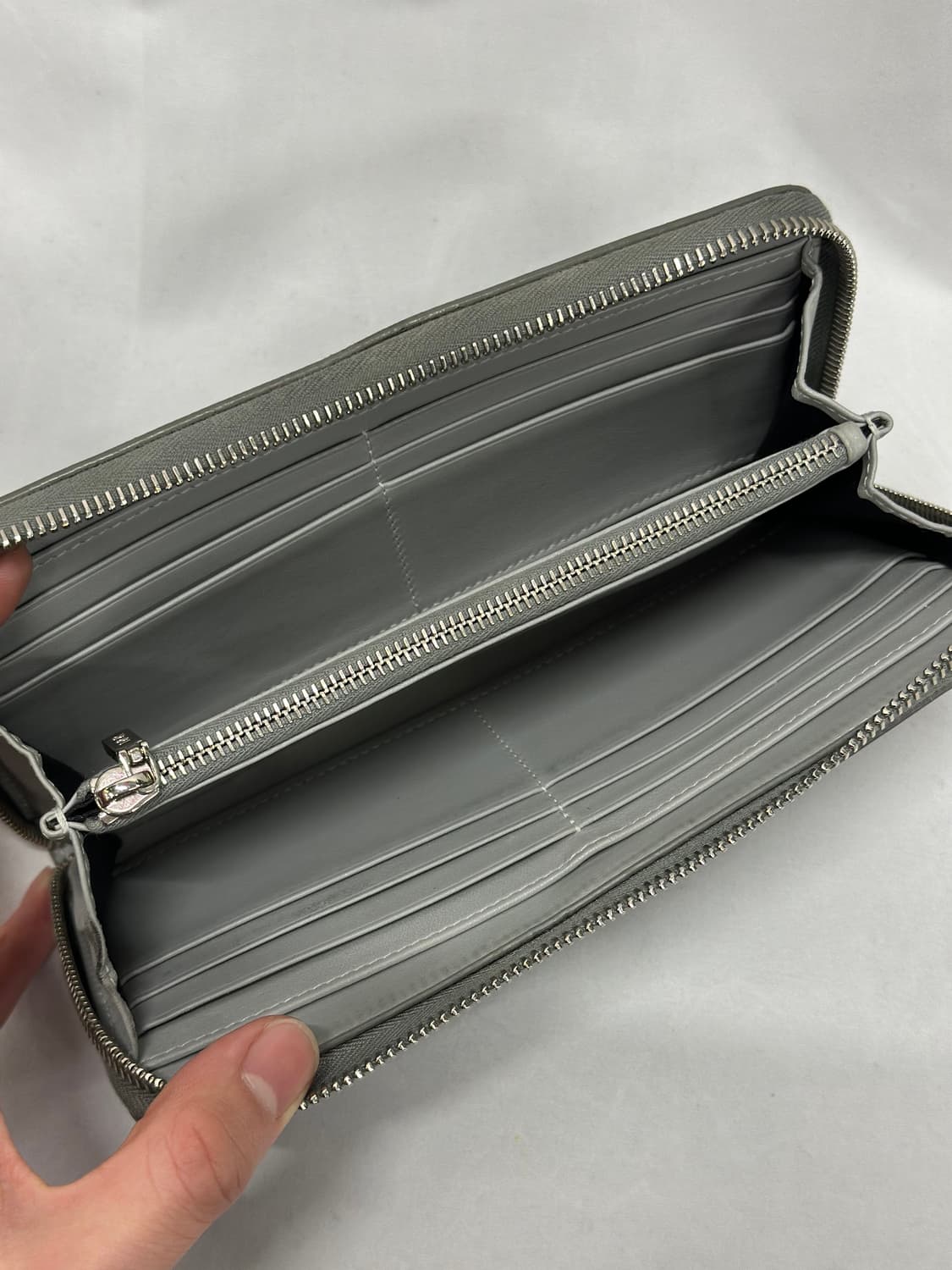 디올 CD다이아몬드 지퍼돌이지갑 그레이 상품이미지6
