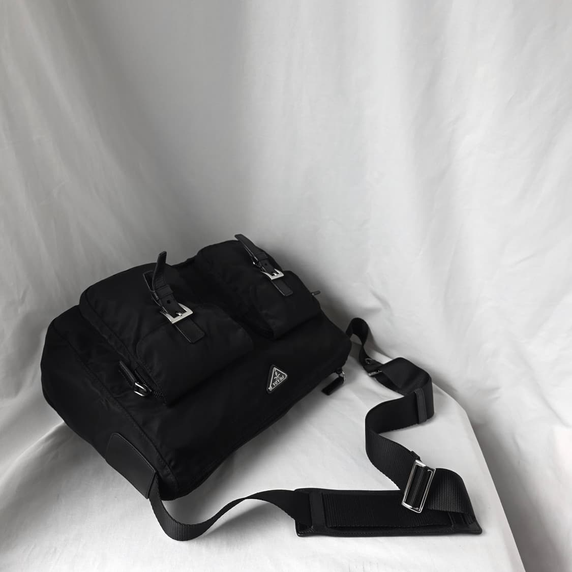 [정품 PRADA] 프라다 투포켓 지퍼 나일론 남성 크로스백 라지 상품이미지2