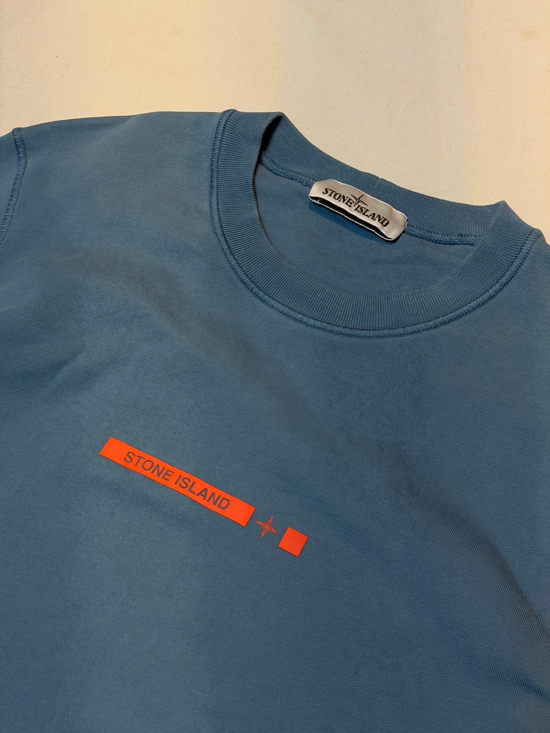 스톤아일랜드 22SS 프린팅 맨투맨 스웻셔츠 블루 상품이미지2