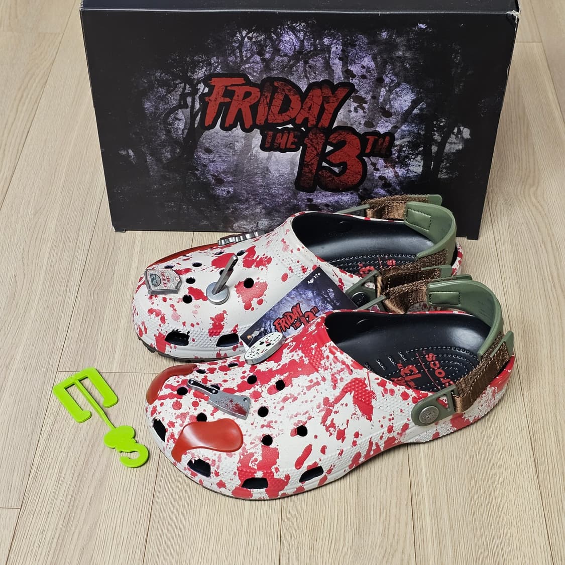 270 새제품) 크록스 X 13일의 금요일 클로그 슬리퍼 샌들 할로윈 상품이미지1