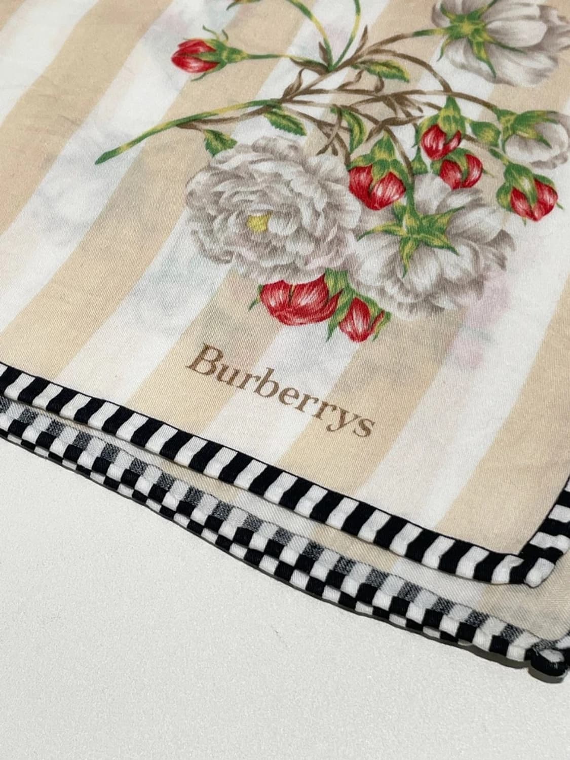 버버리 00s 시그니처 재팬 플라워 쁘띠 반다나 손수건 A1214 상품이미지4
