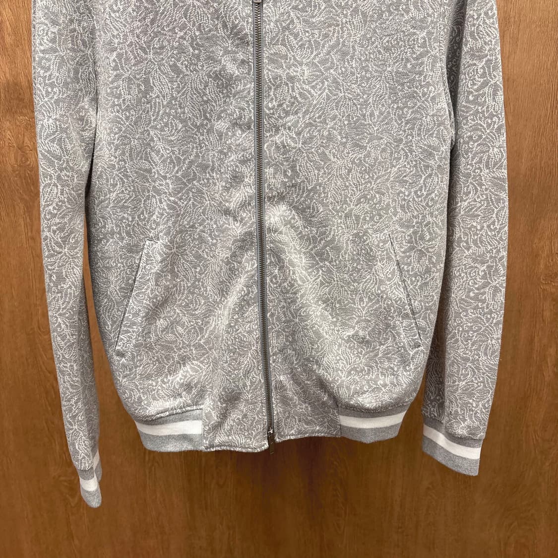 다니엘 피에솔리 집업 가디건 플로럴 자카드 패턴 립 카라 디테일 그레이 상품이미지5