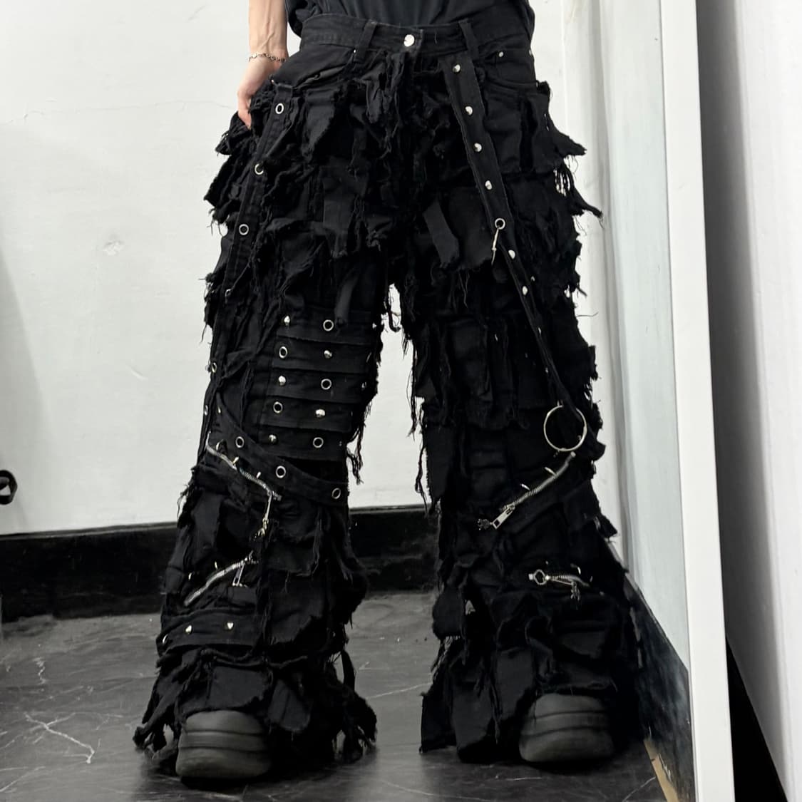 Uniz 블랙 몬스터 팬츠 상품이미지3