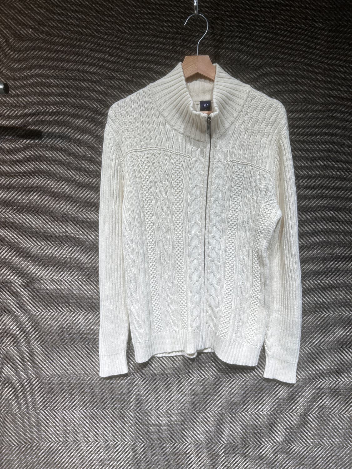 올드갭 언발란스 패턴 니트집업 상품이미지1