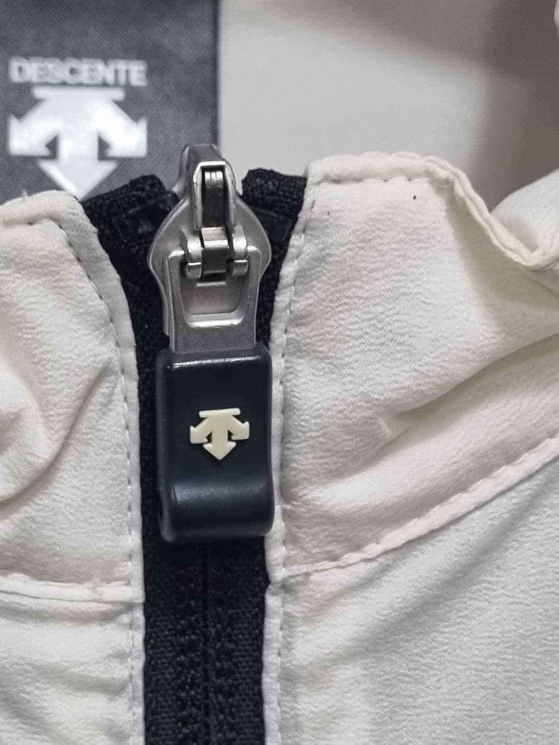  데상트 남성 초경량 나일론 바람막이 자켓 상품이미지6