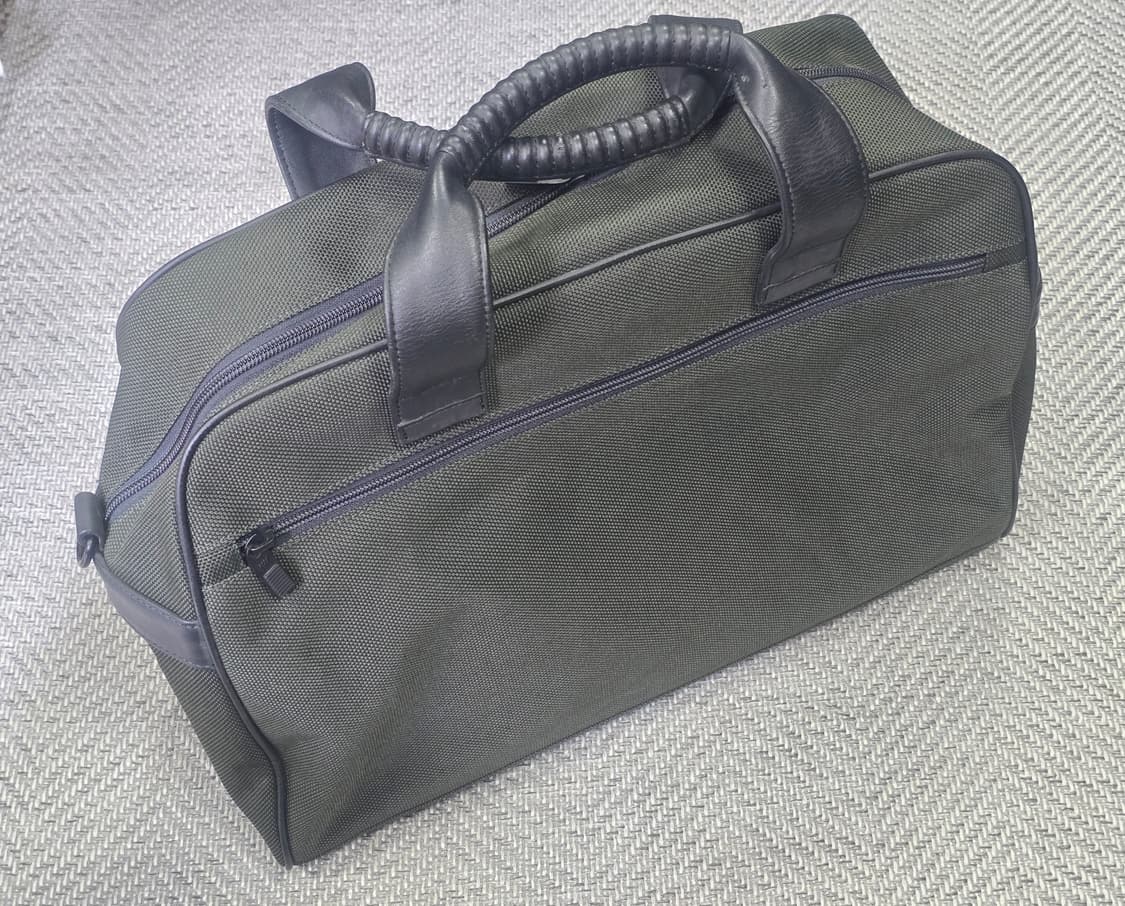 Im product issey Miyake 90s 보스턴백 상품이미지4