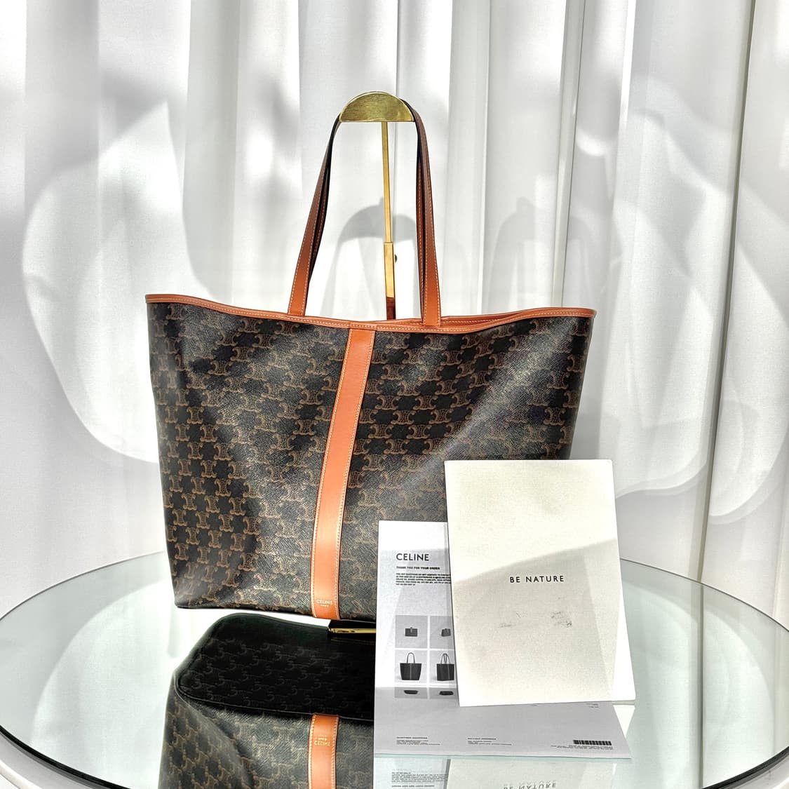 셀린느 쇼퍼백 카바스 버킷 미디움 상품이미지1