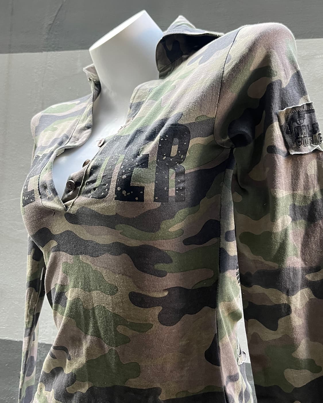 Camo Patch Detail Long Sleeve 상품이미지4