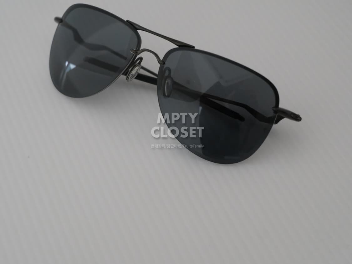 오클리 테일핀 Carbon / 그레이 편광 보잉선글라스 상품이미지7