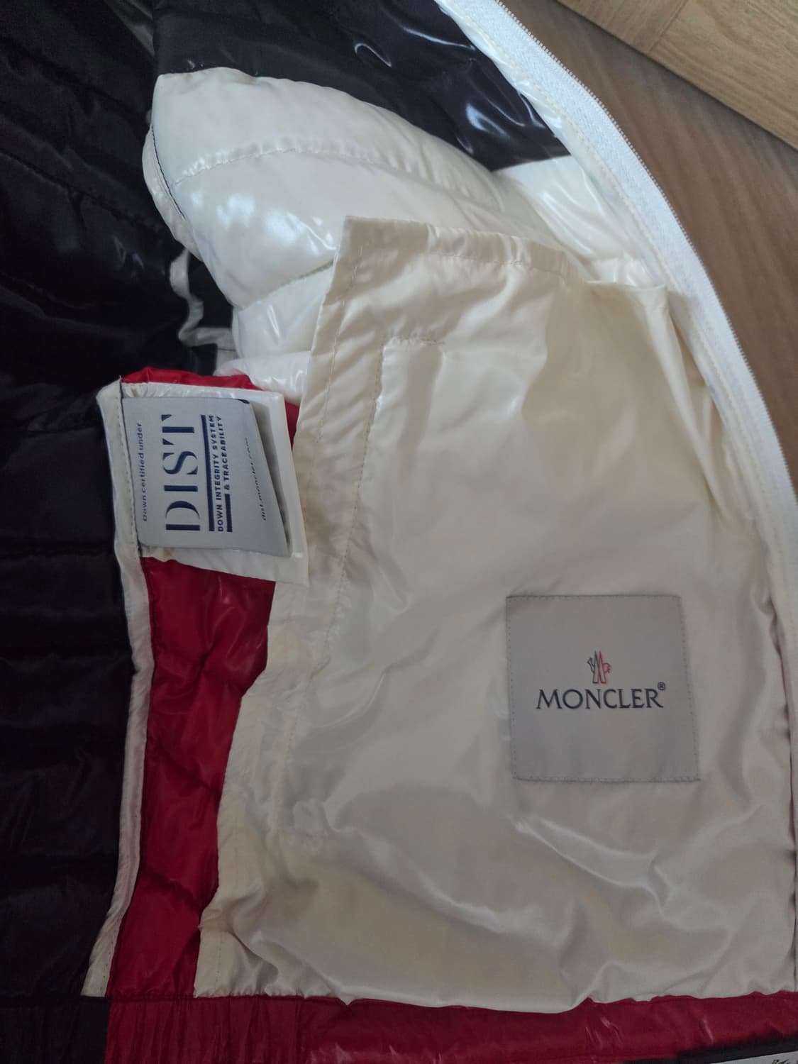 새상품 ㅡ 몽클레어 패딩 55사이즈 상품이미지4