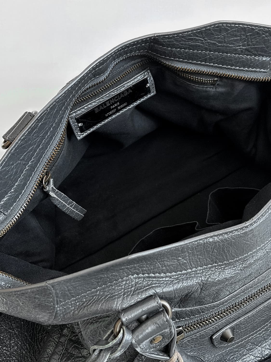 발렌시아가 클래식 시티백 미듐 판매합니다. 상품이미지6