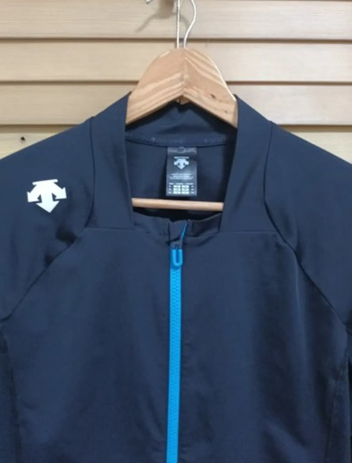 데상트 기능성 사이드매쉬 집업점퍼 105사이즈 상품이미지1