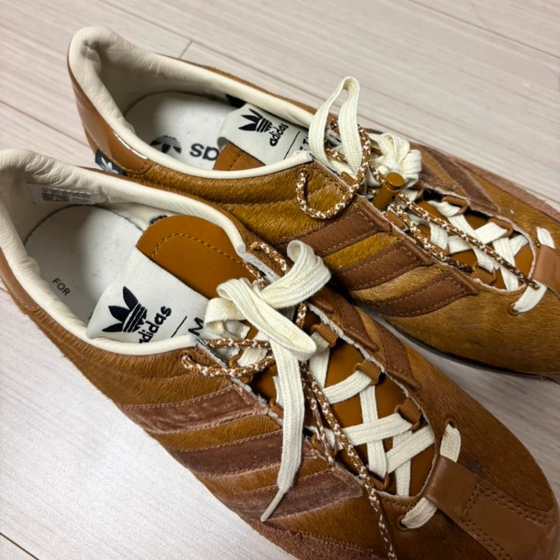 새상품상태 아디다스 송포더뮤트 스트라타 270사이즈 상품이미지2