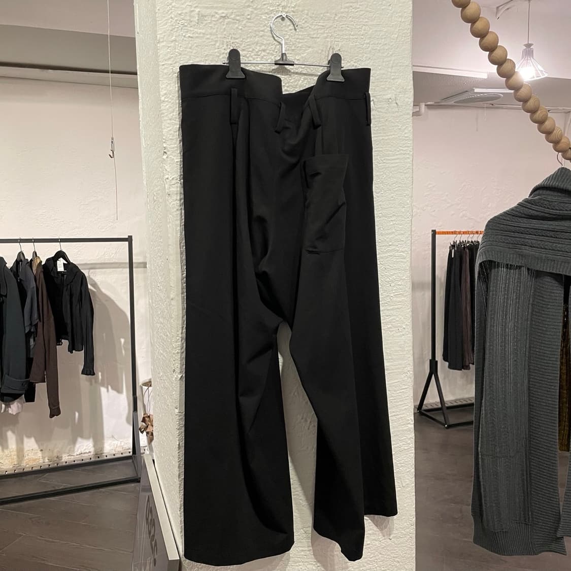 요지야마모토 스트랩 디테일 오버사이즈 슬랙스 상품이미지3