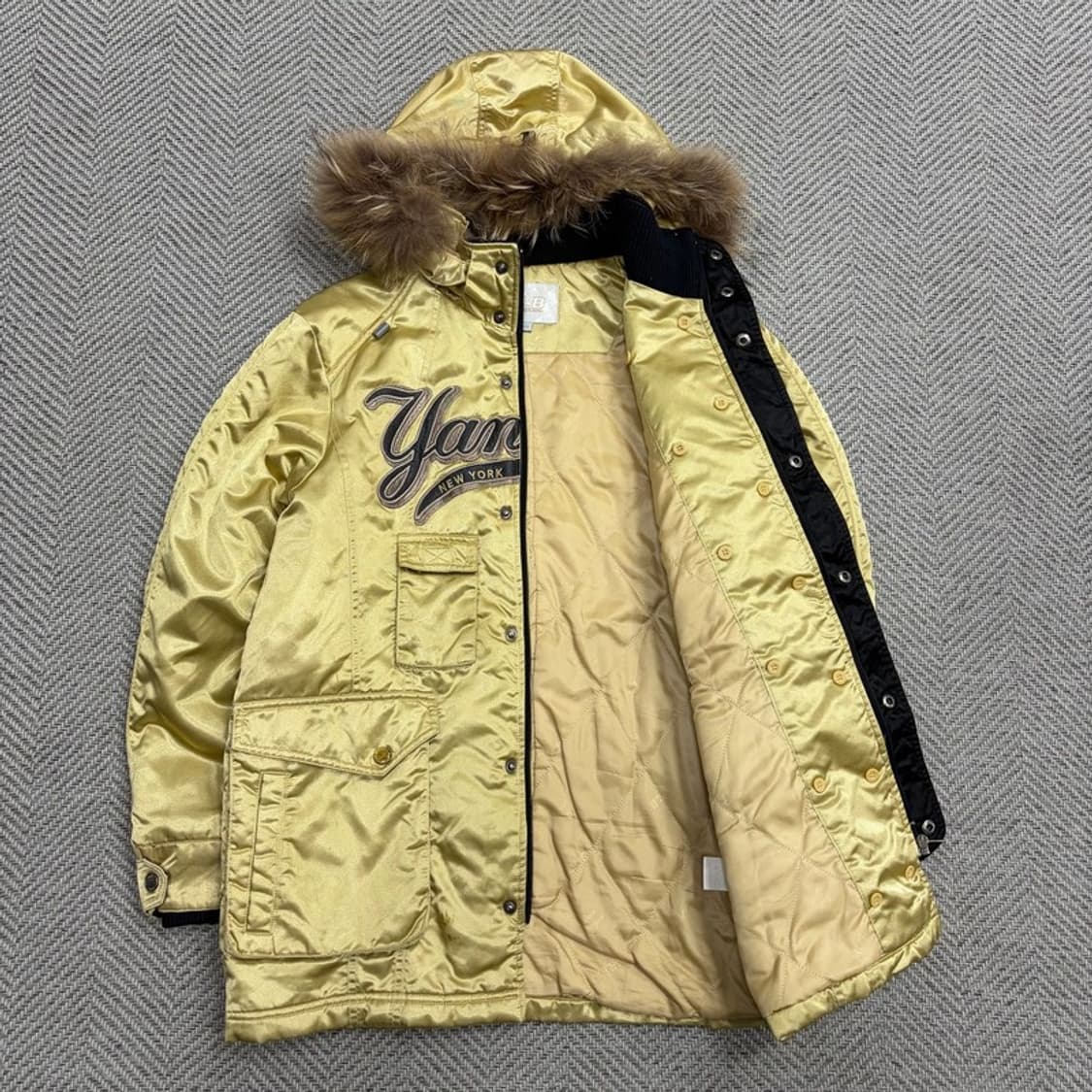 Mlb 뉴욕양키즈 y2k 글로시 패딩 v1575 상품이미지3