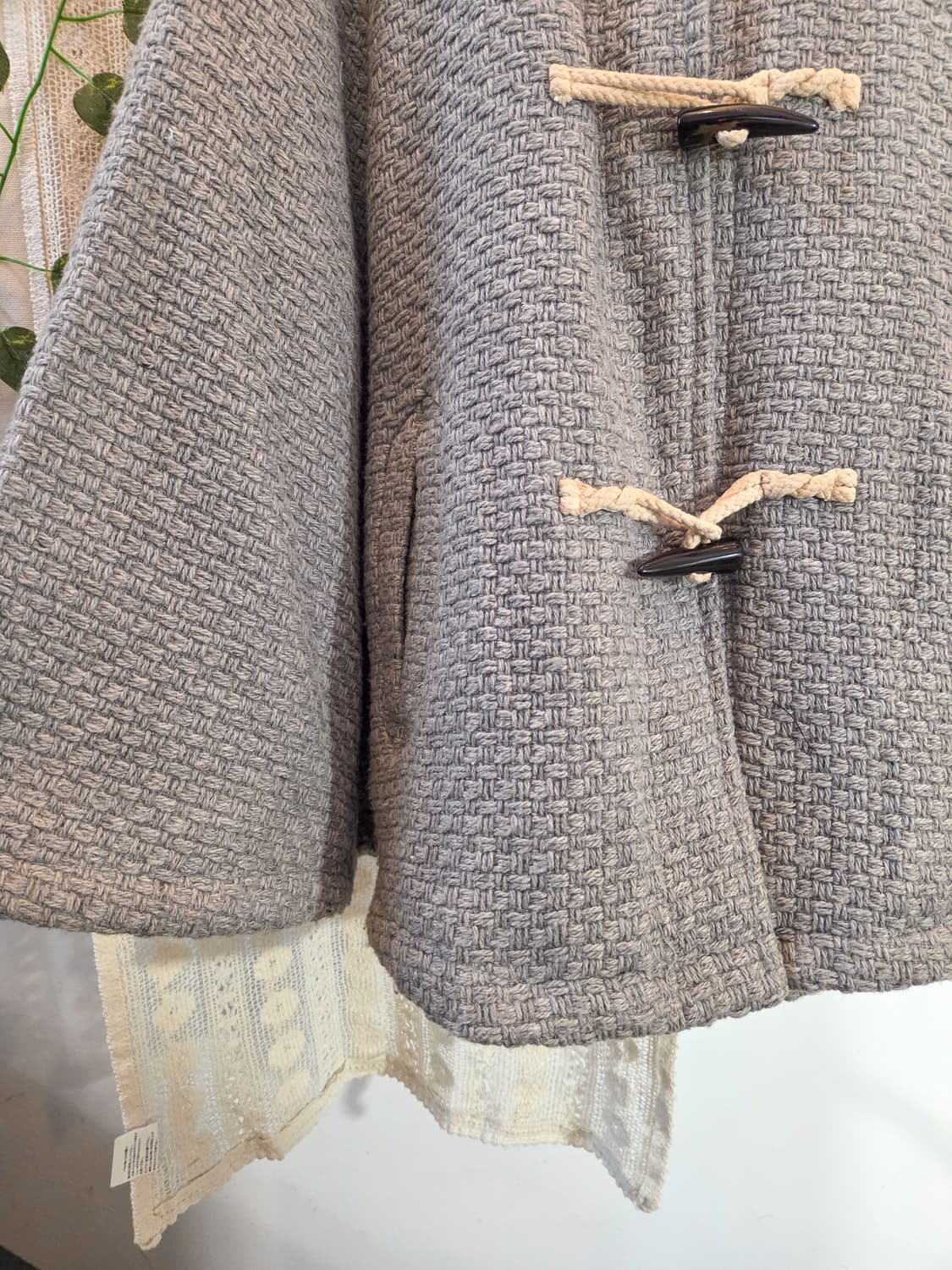 그레이 토글 버튼 케이프 코트 상품이미지3