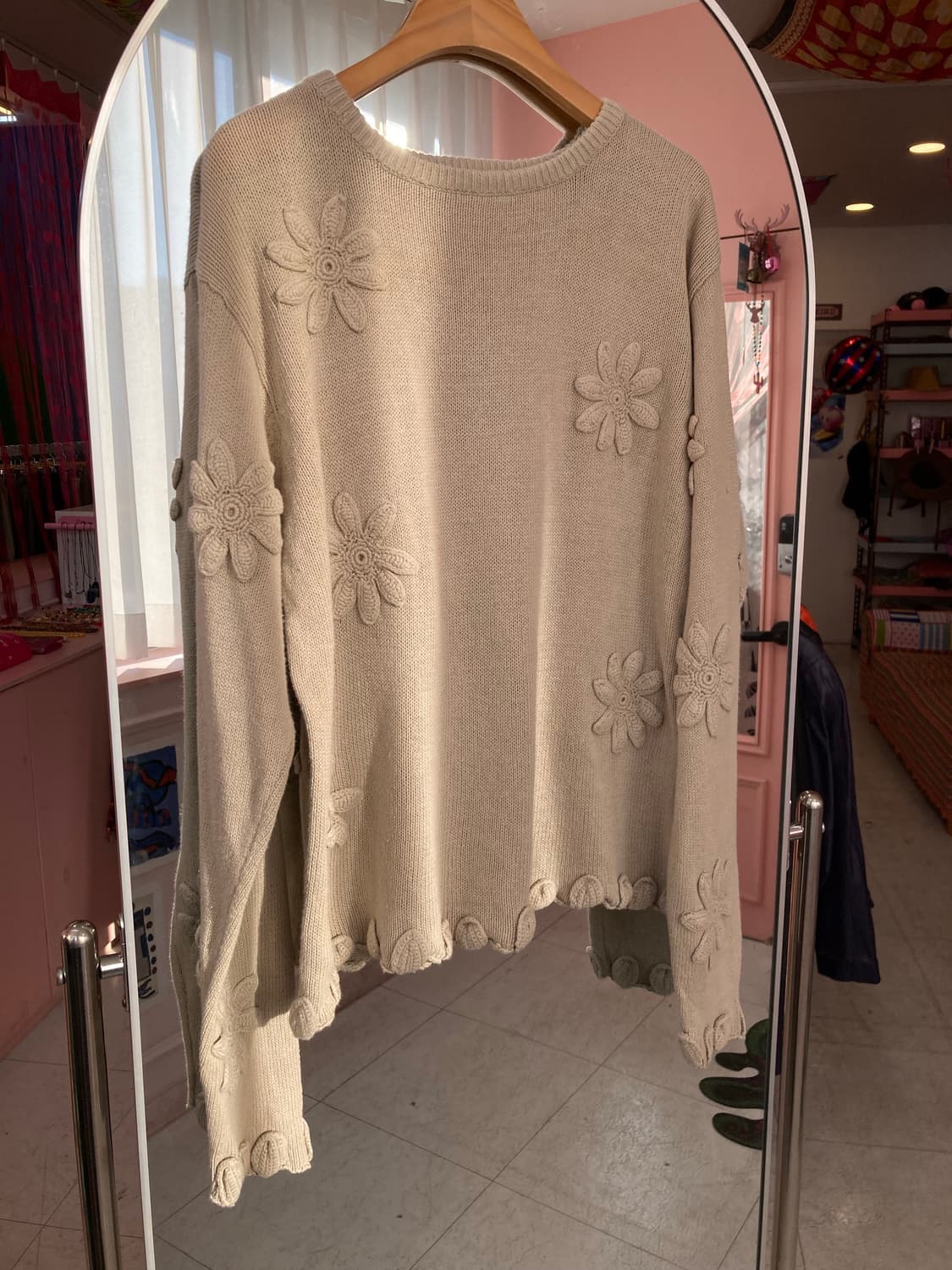 베이지 플라워 패치 디테일 니트 상품이미지1