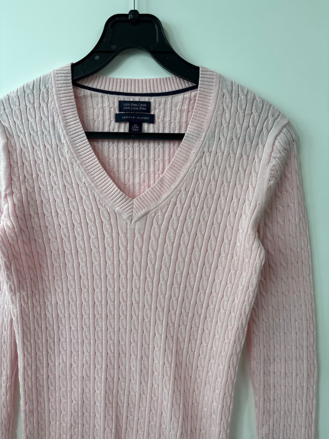 타미힐피거 브이넥 케이블 니트 여리핏 딸기우유 상품이미지3