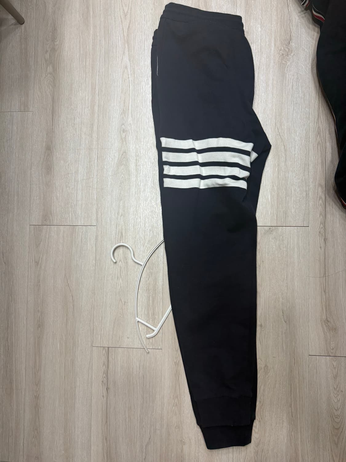 톰브라운 트레이닝 팬츠 4사이즈 상품이미지2