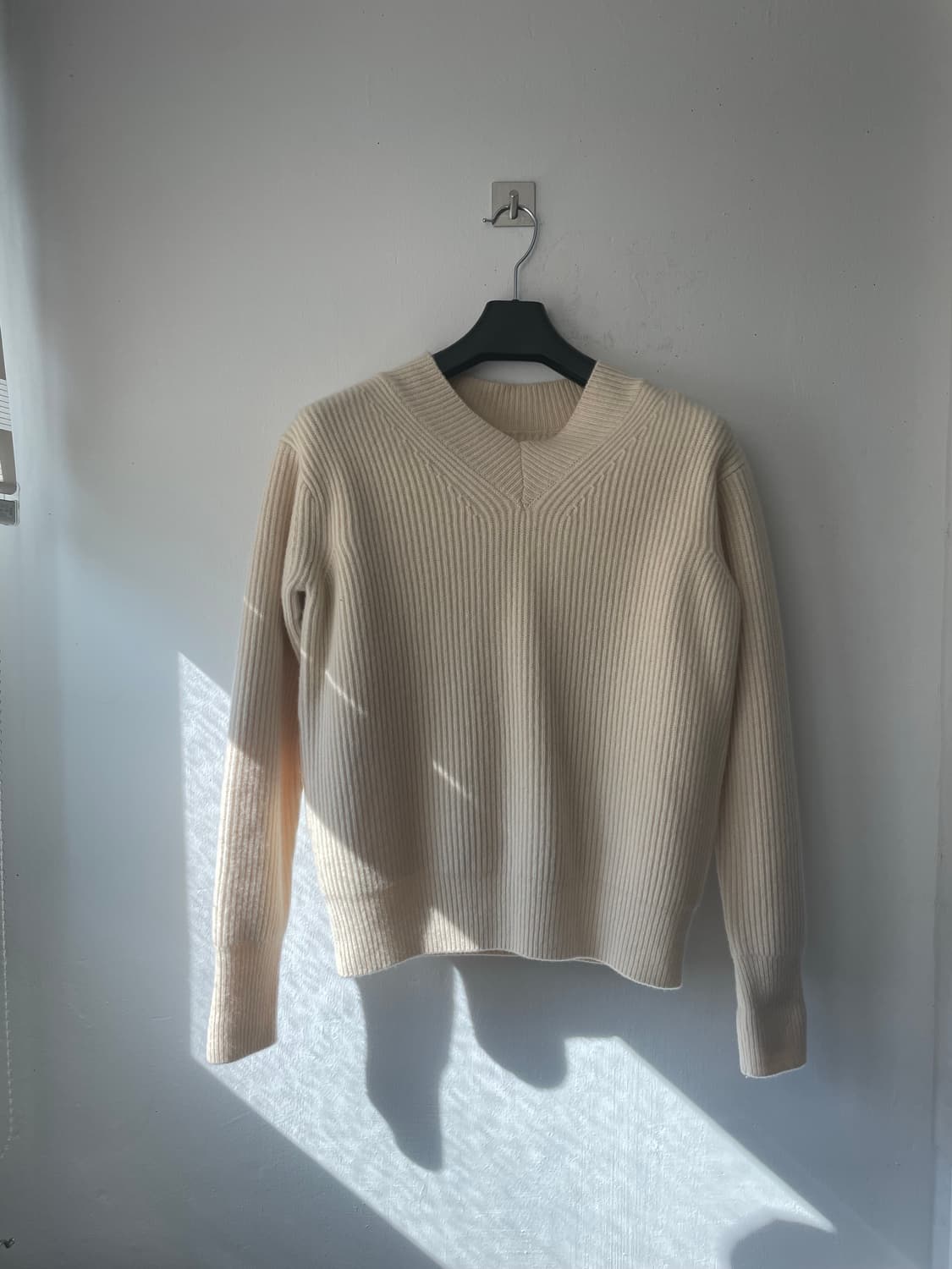 라벨 아카이브 메리노 파인울 브이넥 니트 크림(1) 새상품(내용필) 상품이미지1