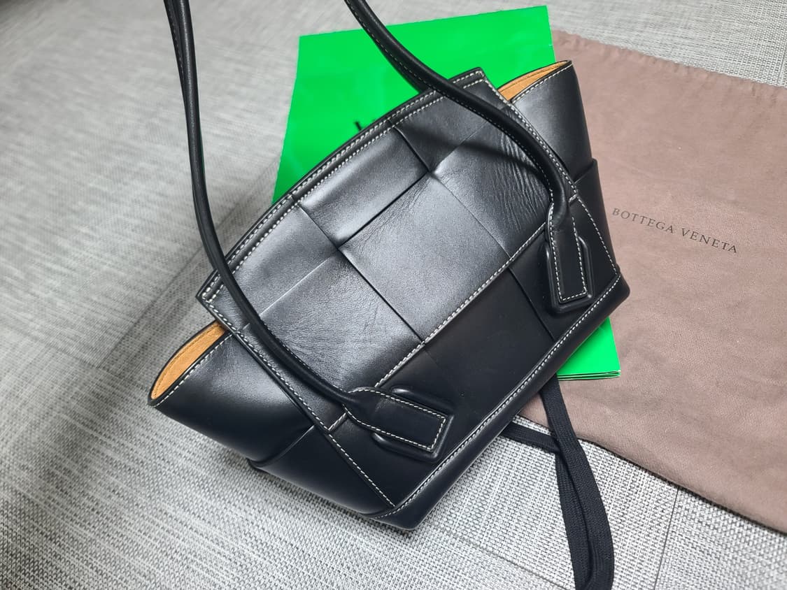 보테가베네타 아르코33 토트백 숄더백 블랙 아르코 스몰 인트레치아토백 상품이미지9