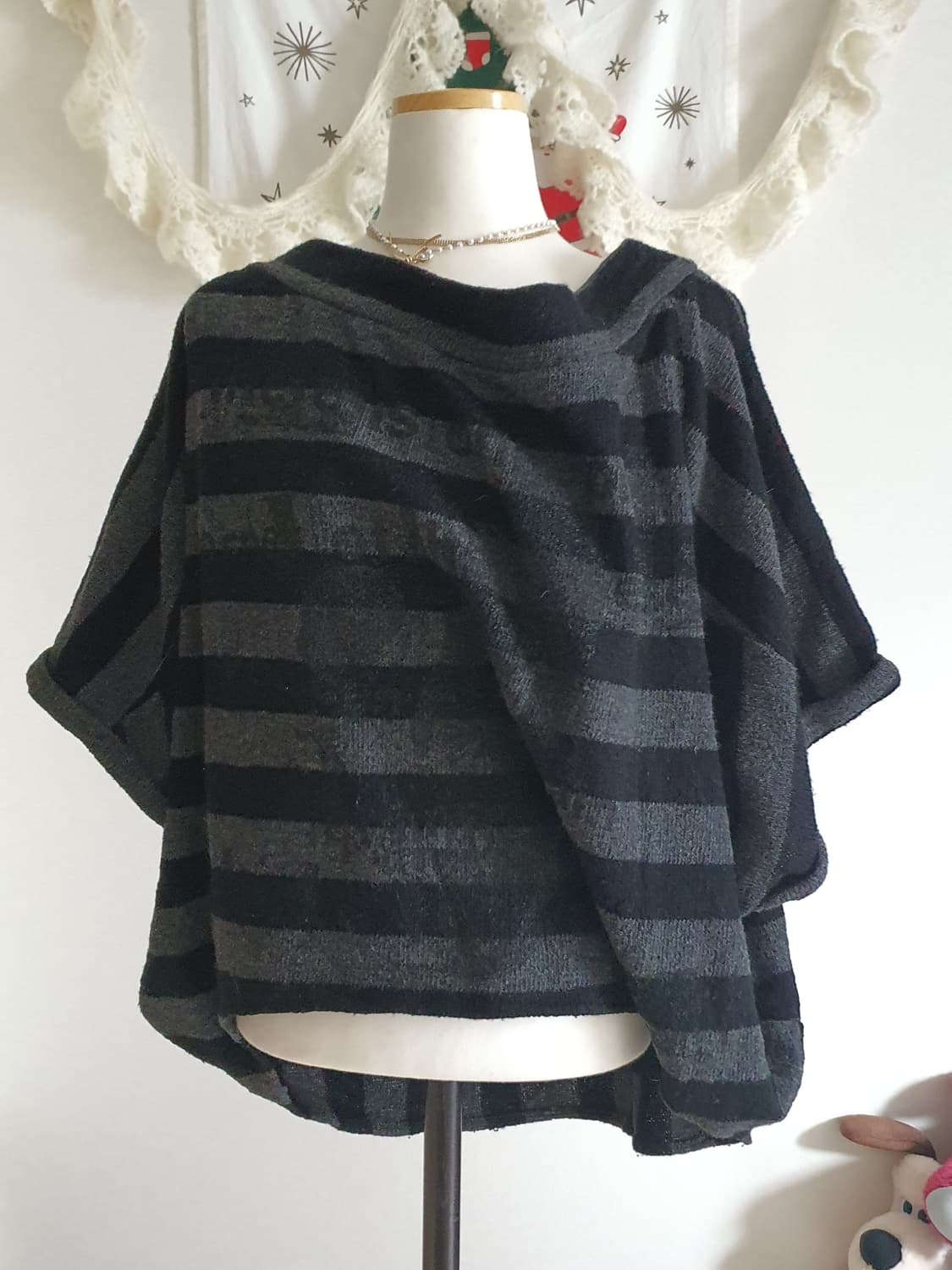 [모리걸] 오버핏 단가라 스트라이프 오프숄더 니트 상품이미지2