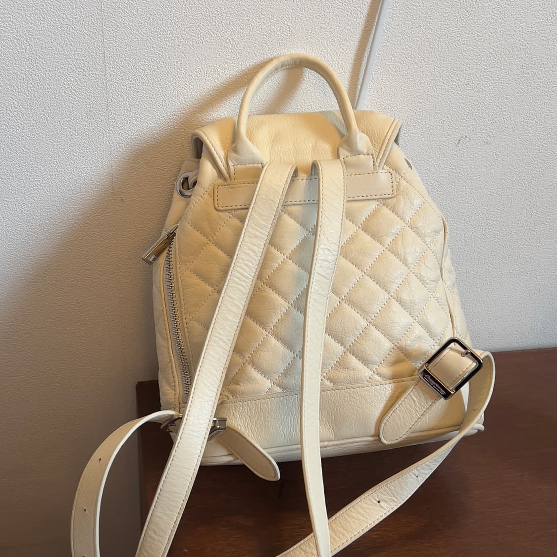 Threetimes Acorn quilted backpack Ivory 상품이미지2