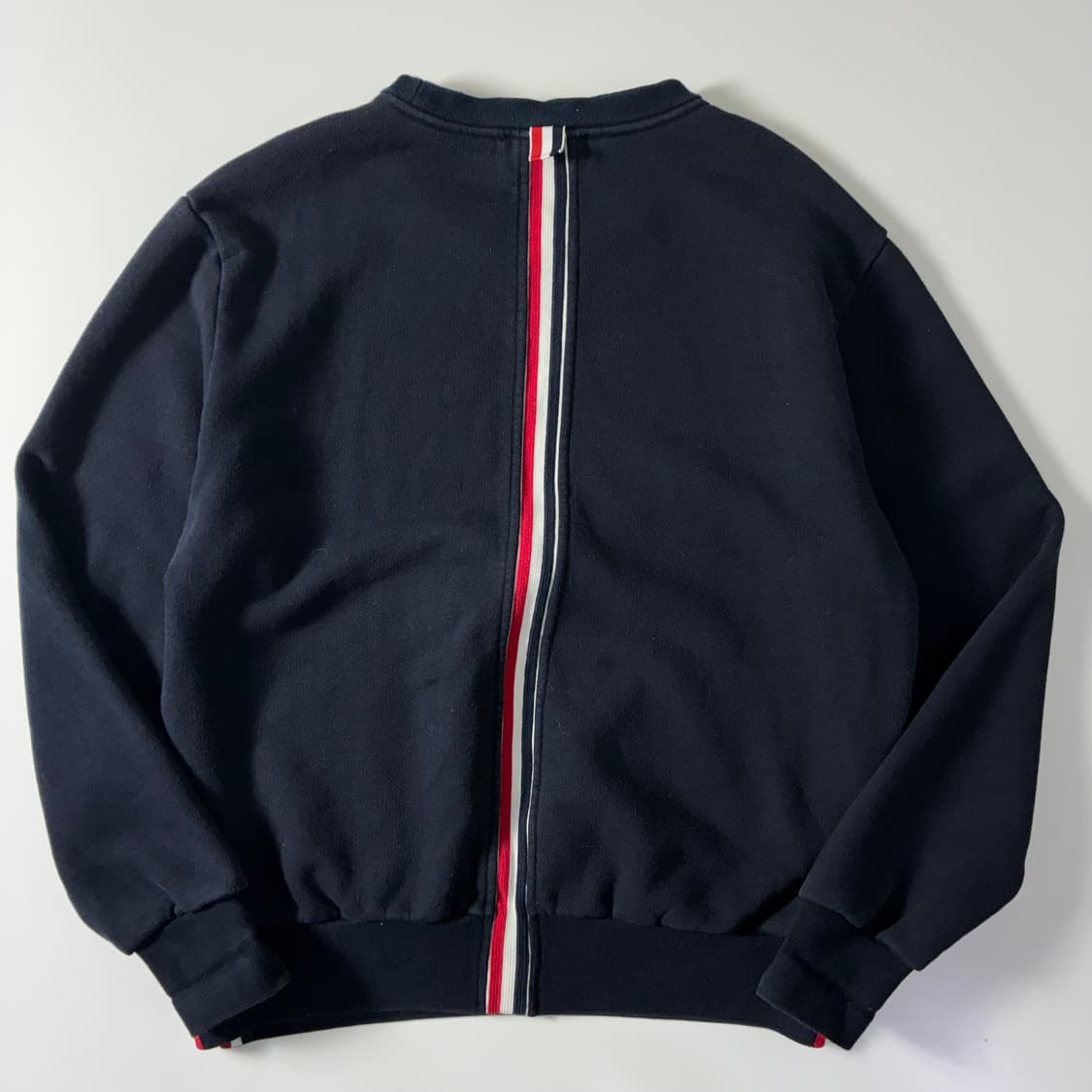 Thom browne  톰브라운 센터백 스트라이프 백삼선 맨투맨 상품이미지4