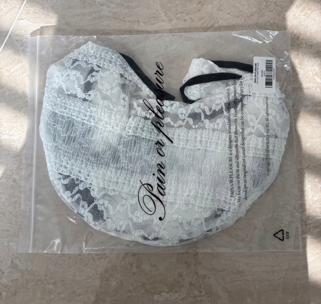 새상품 페인오어플레져 레이스 리본백 가방 상품이미지2