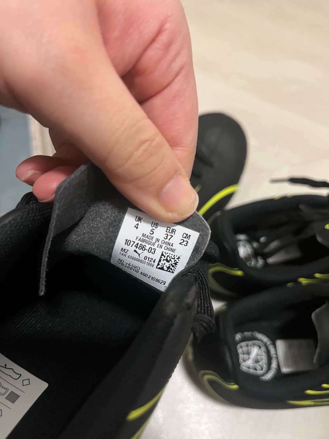 푸마 축구화 블랙 2개와 풋살화 상품이미지9