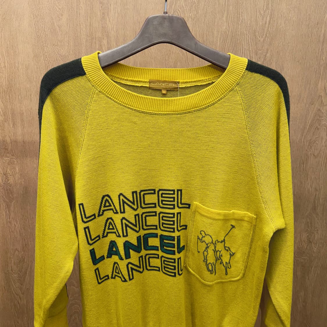 란셀 라운드넥 코튼 니트 배색 래글런 로고 레터링 디테일 옐로우 상품이미지4