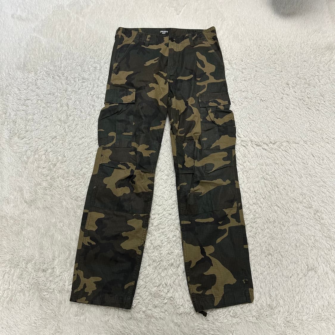Carhartt WIP Camo Cargo Pants 상품이미지6