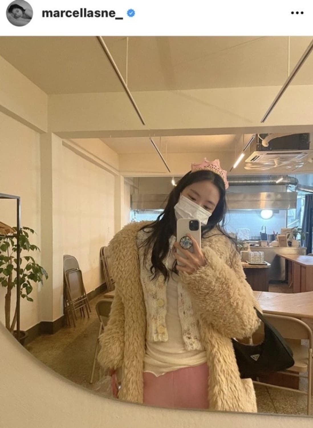 (손나은 착용) 어반아웃피터스 크롭 가디건 상품이미지3