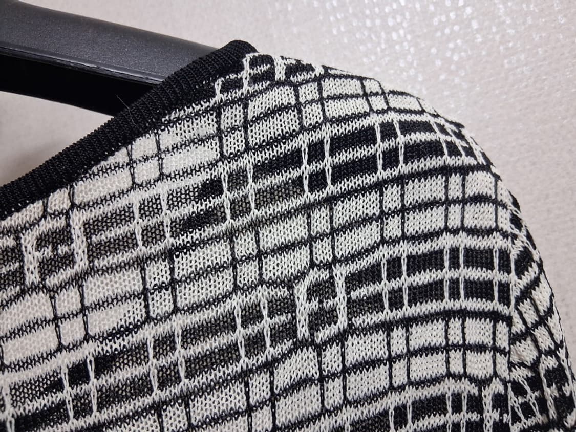 펜디 비스코스 레이욘니트  긴팔 티 검정 주카 여성55적당 FF로고 상품이미지6