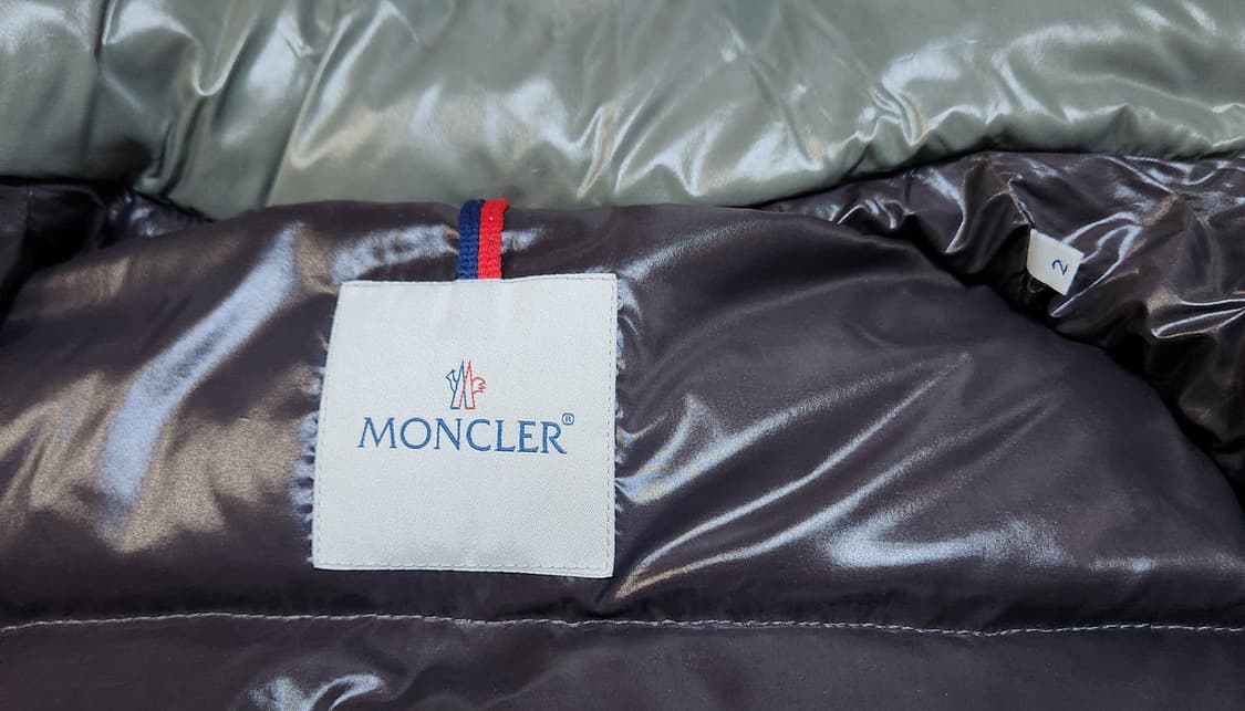 [정품] 몽클레어 경량 패딩 연카키 소매투칼라 사이즈 2 모자 한정판 상품이미지4